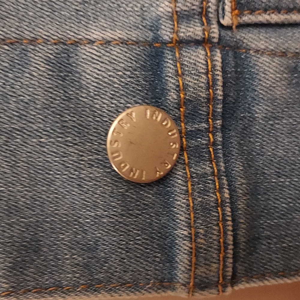 Cropped Denim Jacket - Picture 3 of 8